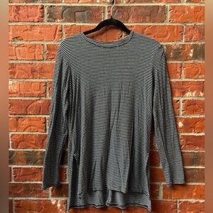 Athleta Womens Medium Black White Stripe Long Sleeve Casual Shirt